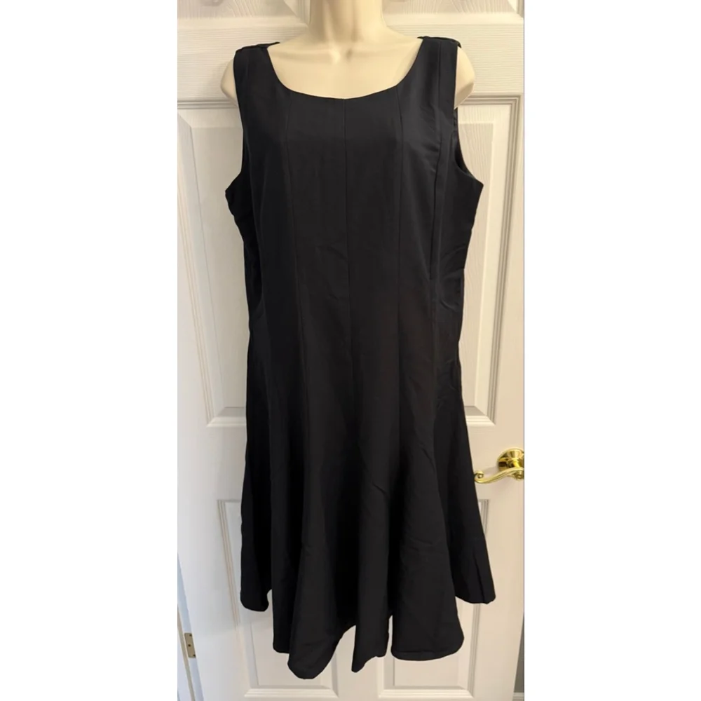 Chadwicks of Boston lined, black, sleeveless fit and flare dress size 14 - Picture 3 of 9